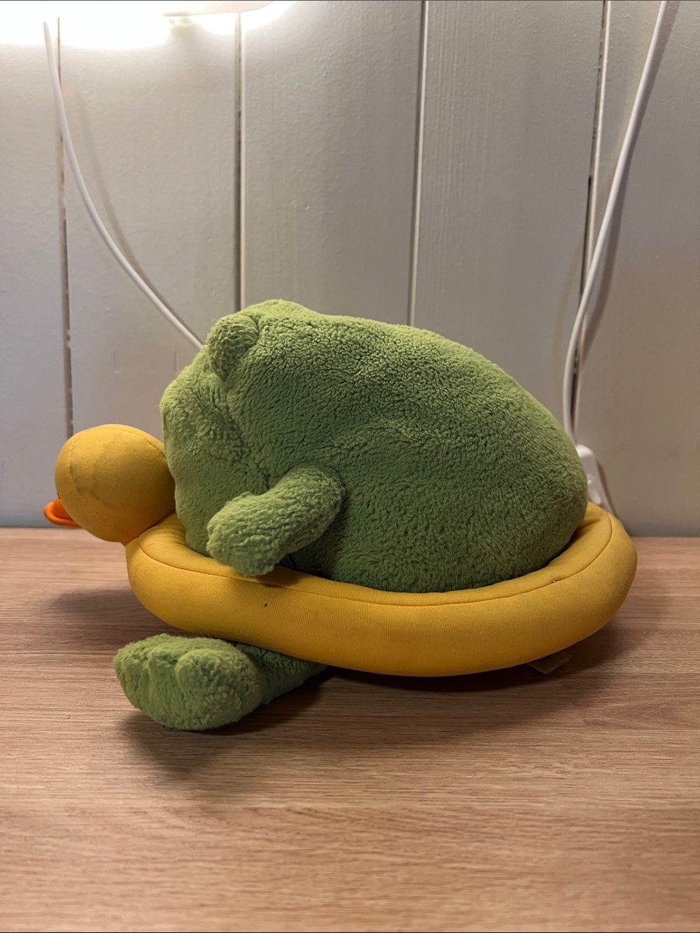 Jellycat Ricky Rainfrog with Duck - Picture 2 of 8
